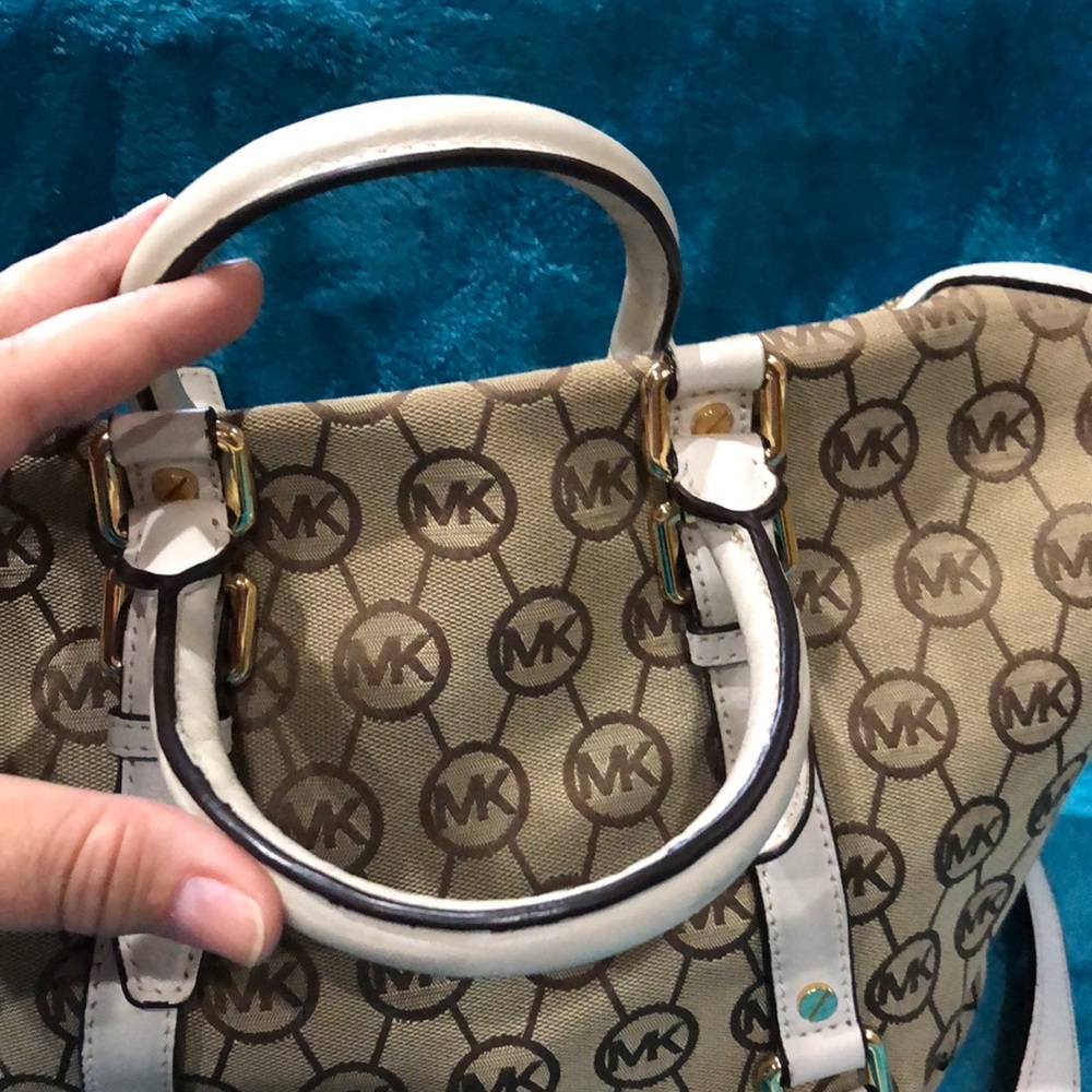 Michael Kors purse💯Authentic - Picture 4 of 8